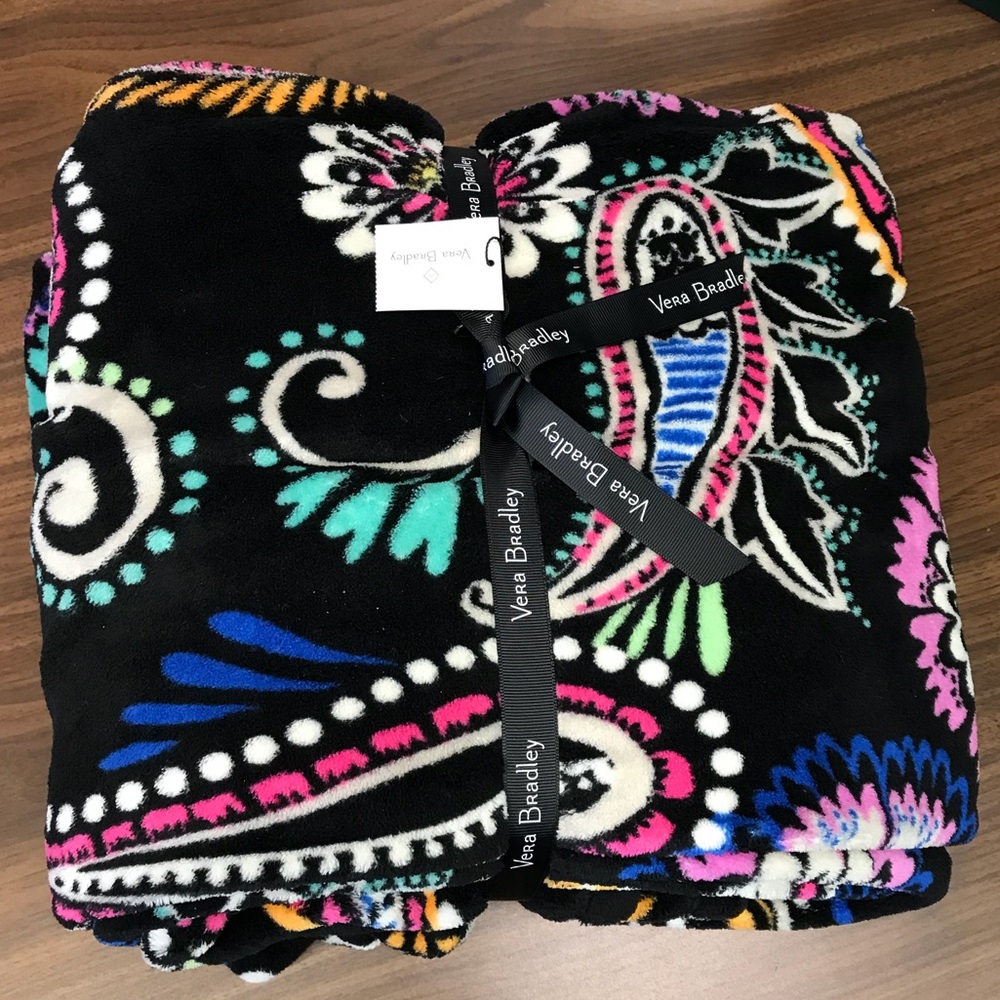 MARKDOWN: Brand new Vera Bradley Throw Bandana
